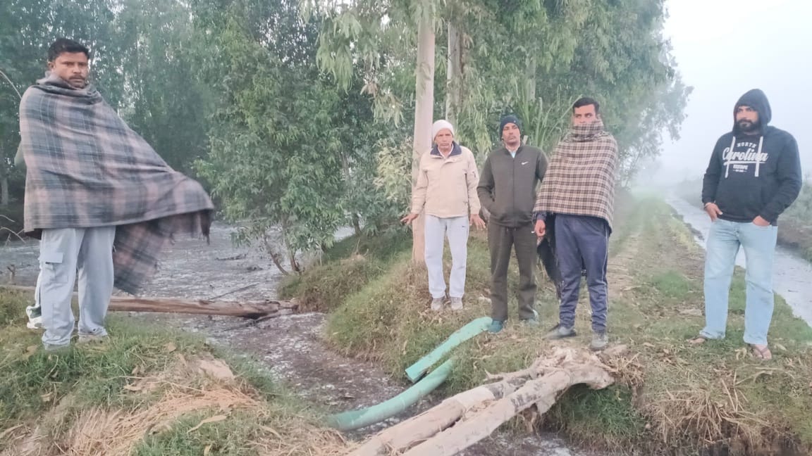 01kht_3_गुहला-चीका -फैक्ट्री से निकला हुआ गंदा पानी।