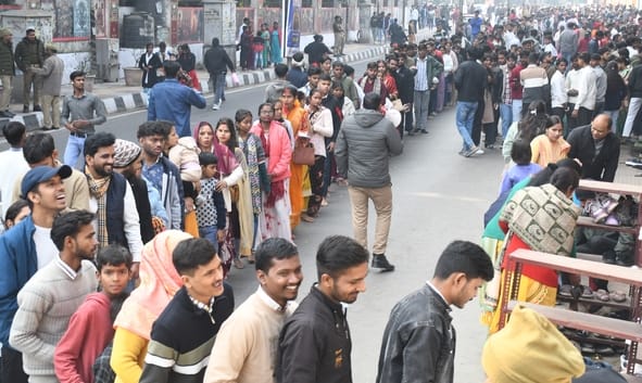 आस्था से सजी नववर्ष की सुबह आस्था से सजी नववर्ष की सुबह