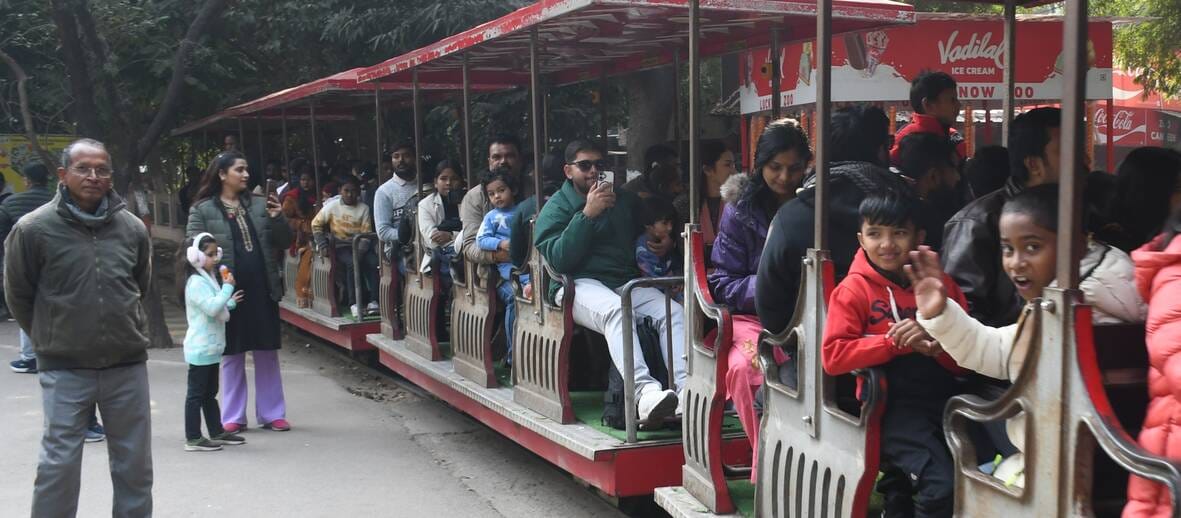 आस्था से सजी नववर्ष की सुबह आस्था से सजी नववर्ष की सुबह