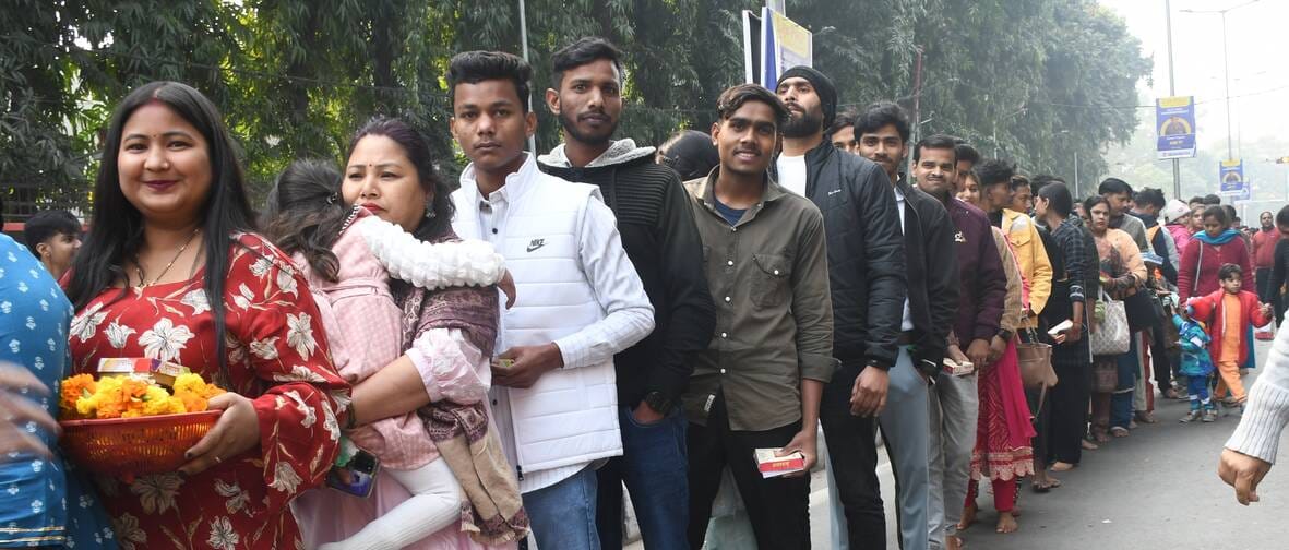 आस्था से सजी नववर्ष की सुबह आस्था से सजी नववर्ष की सुबह