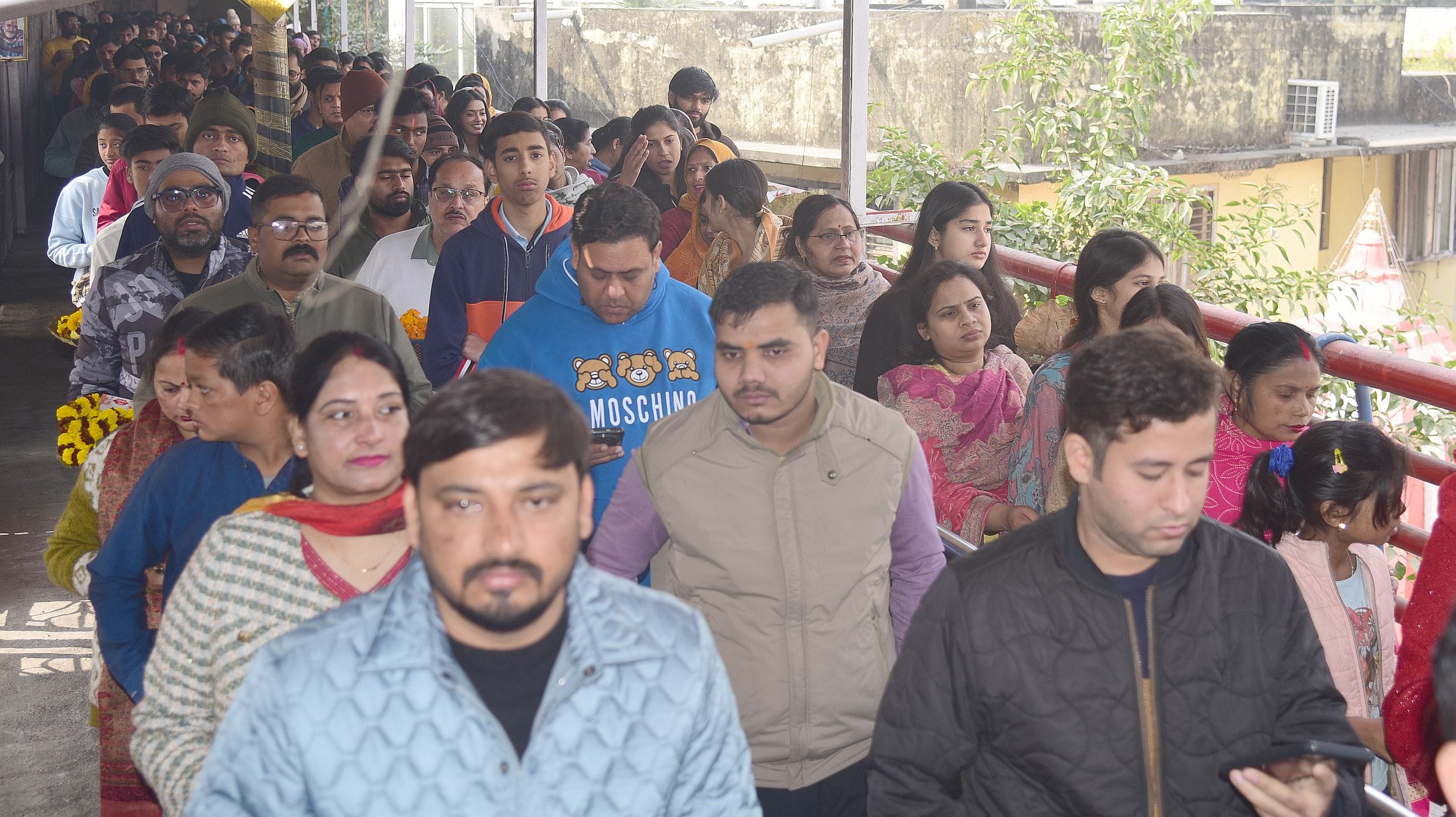 आस्था से सजी नववर्ष की सुबह आस्था से सजी नववर्ष की सुबह