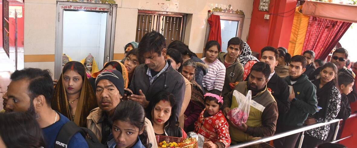 आस्था से सजी नववर्ष की सुबह आस्था से सजी नववर्ष की सुबह