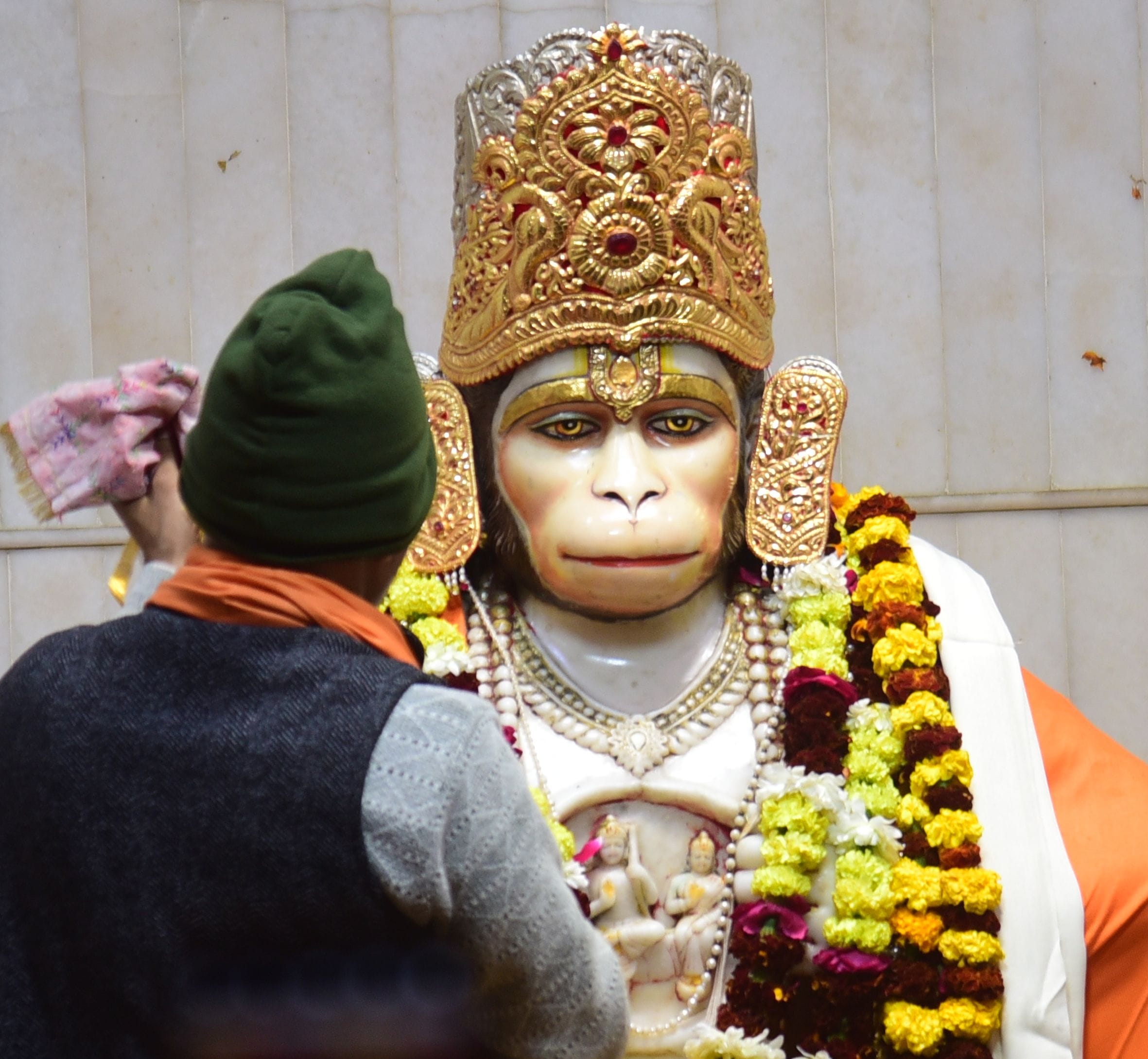 आस्था से सजी नववर्ष की सुबह आस्था से सजी नववर्ष की सुबह