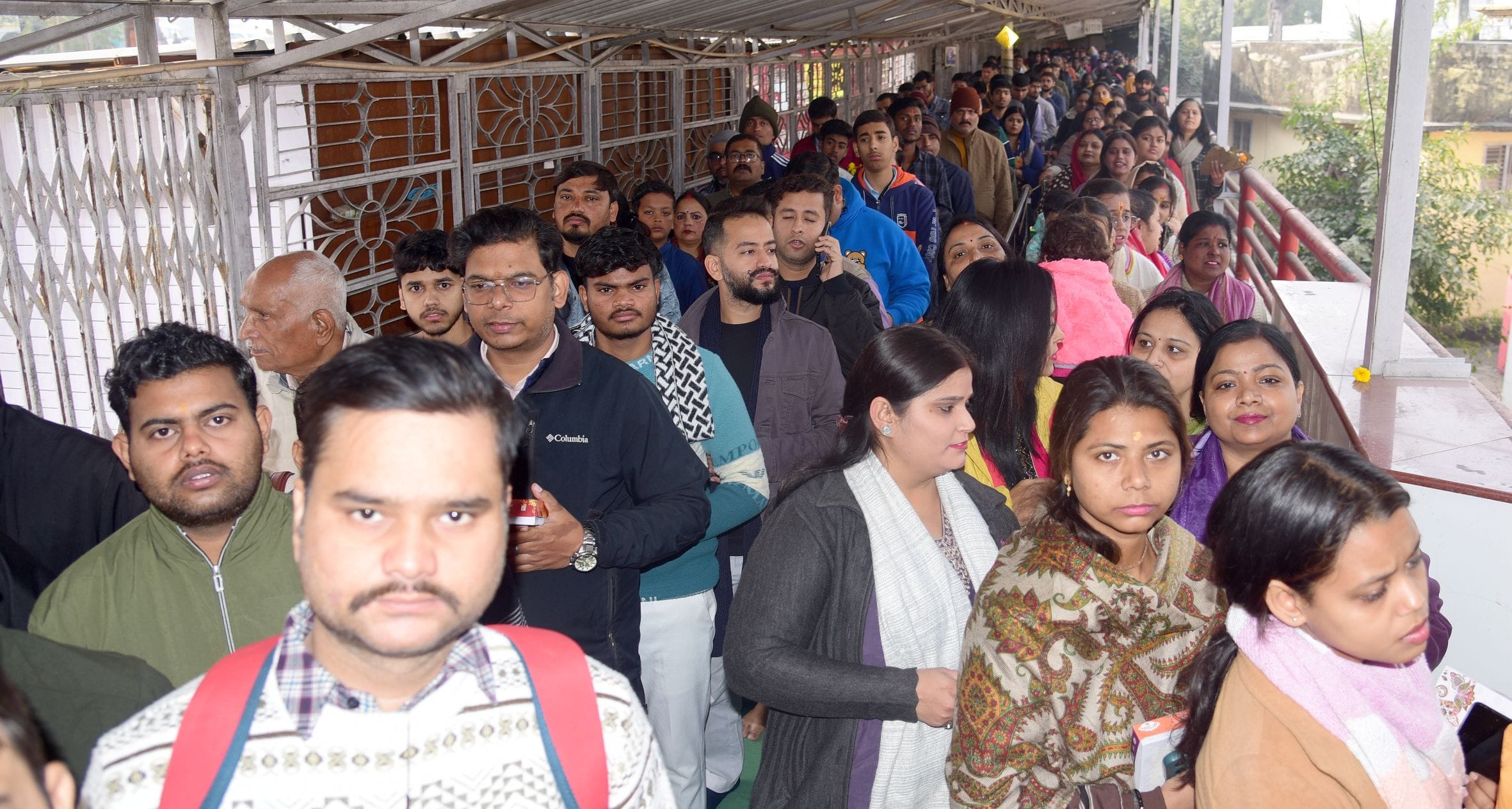 आस्था से सजी नववर्ष की सुबह आस्था से सजी नववर्ष की सुबह