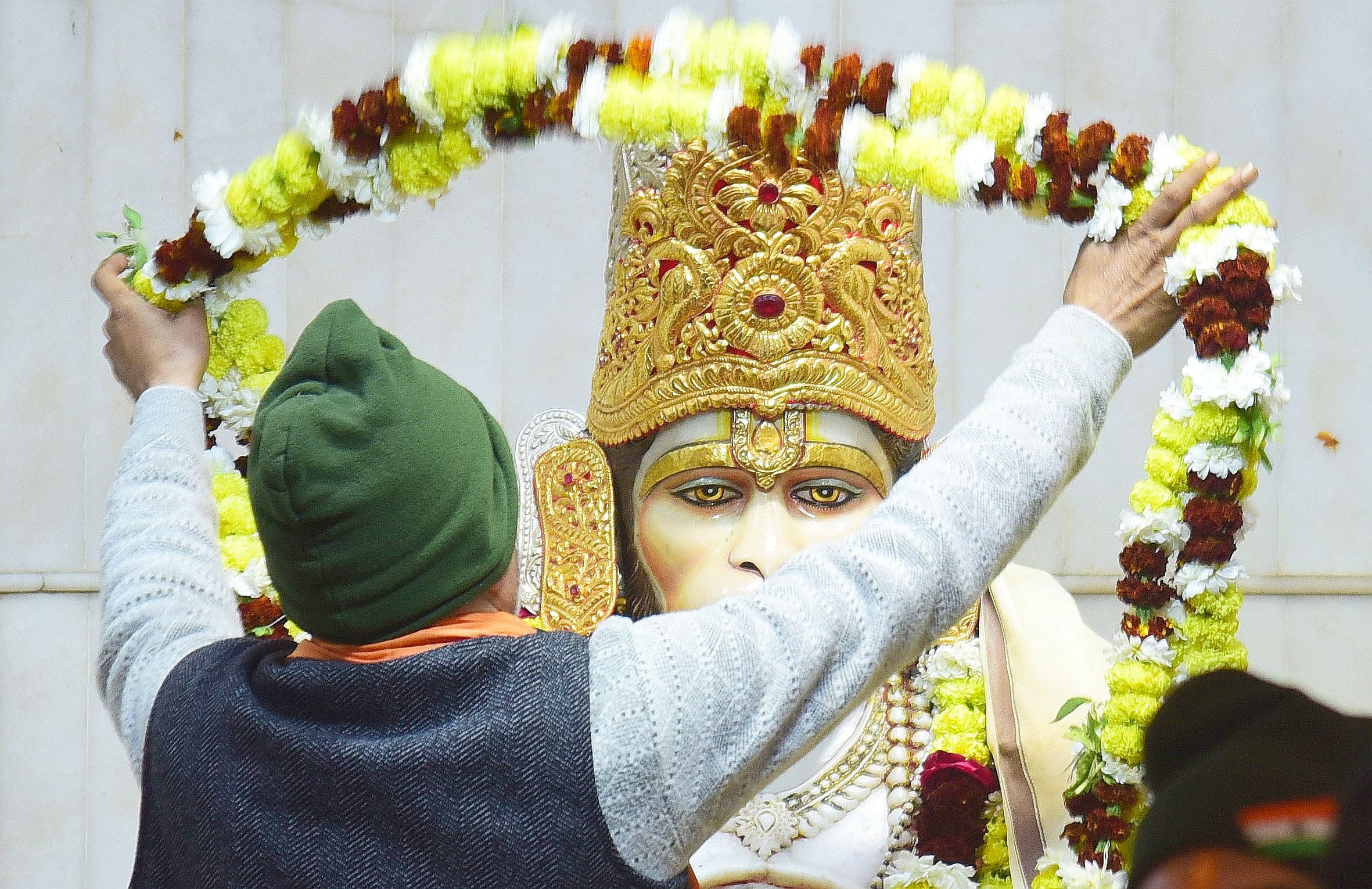 आस्था से सजी नववर्ष की सुबह आस्था से सजी नववर्ष की सुबह