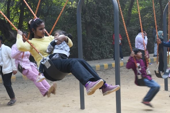 आस्था से सजी नववर्ष की सुबह आस्था से सजी नववर्ष की सुबह