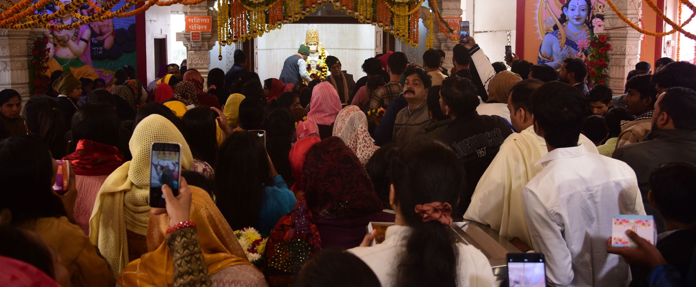 आस्था से सजी नववर्ष की सुबह आस्था से सजी नववर्ष की सुबह