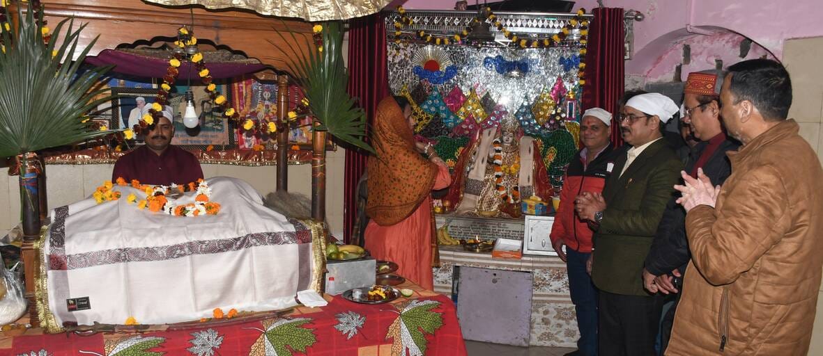 आस्था से सजी नववर्ष की सुबह आस्था से सजी नववर्ष की सुबह