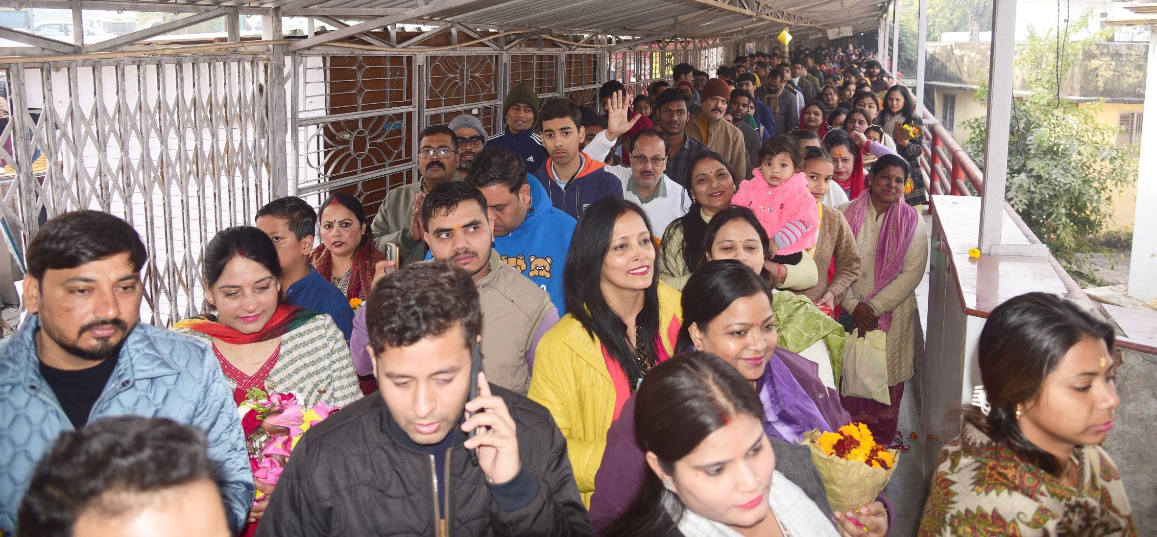 आस्था से सजी नववर्ष की सुबह आस्था से सजी नववर्ष की सुबह