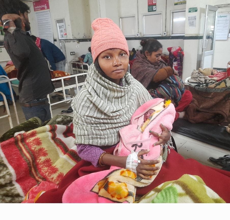 फोटो 03: सोनीपत के नागरिक अस्पताल में नवजात बच्ची के साथ पायल। संवाद फोटो 03: सोनीपत के नागरिक अस्पताल में नवजात बच्ची के साथ पायल। संवाद
