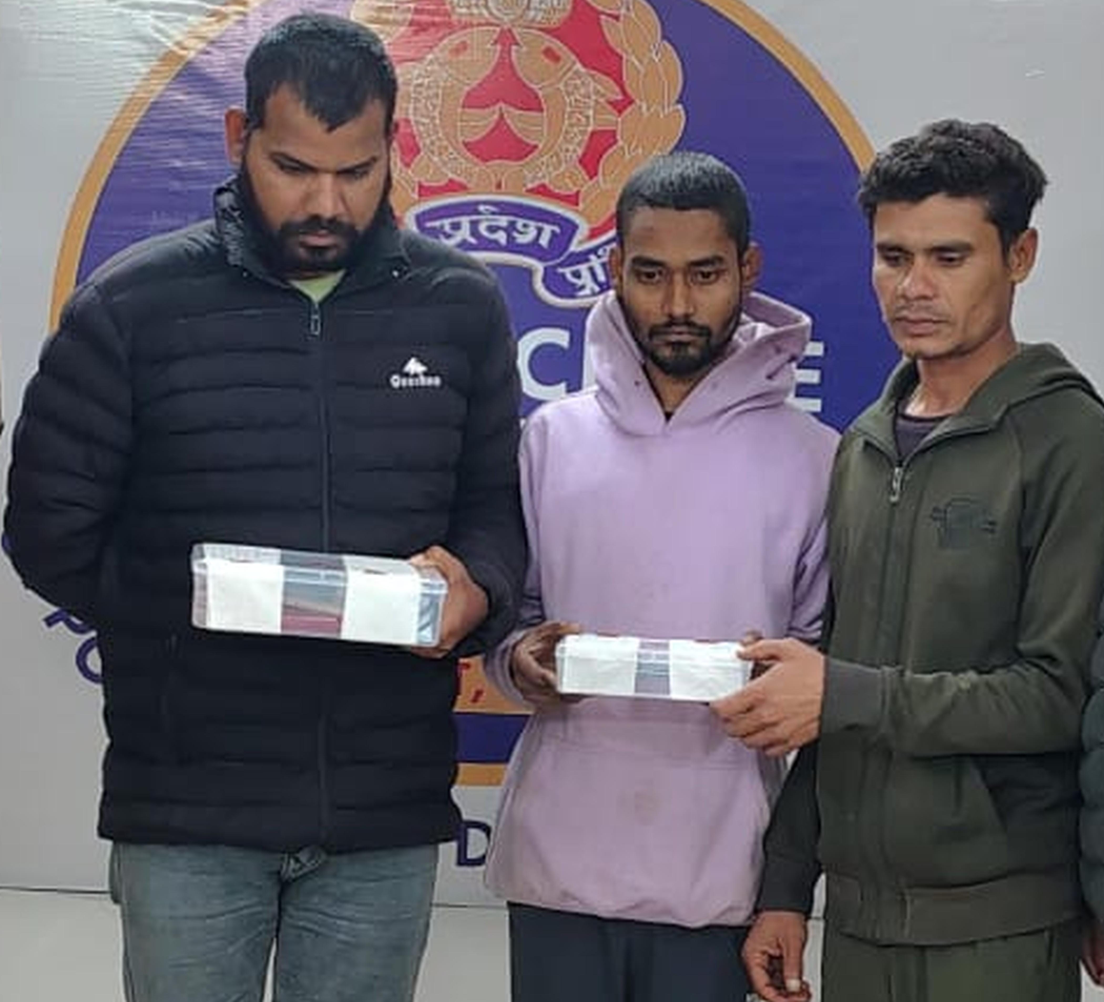 फोटो-47-सिमकार्ड हेराफेरी में पकड़े गए शातिर। स्रोत पुलिस