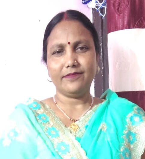इस तरह मशरूम उत्पादन करती हैं मीरा देवी। स्रोत : स्वंय इस तरह मशरूम उत्पादन करती हैं मीरा देवी। स्रोत : स्वंय