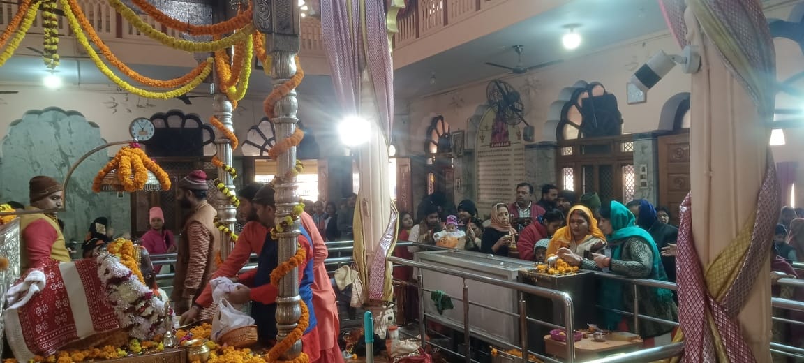 नव वर्ष पर दर्शन के लिए समय माता मंदिर में लगी लाइन-संवाद