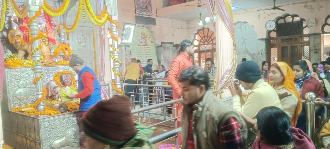 नव वर्ष पर दर्शन के लिए समय माता मंदिर में लगी लाइन-संवाद
