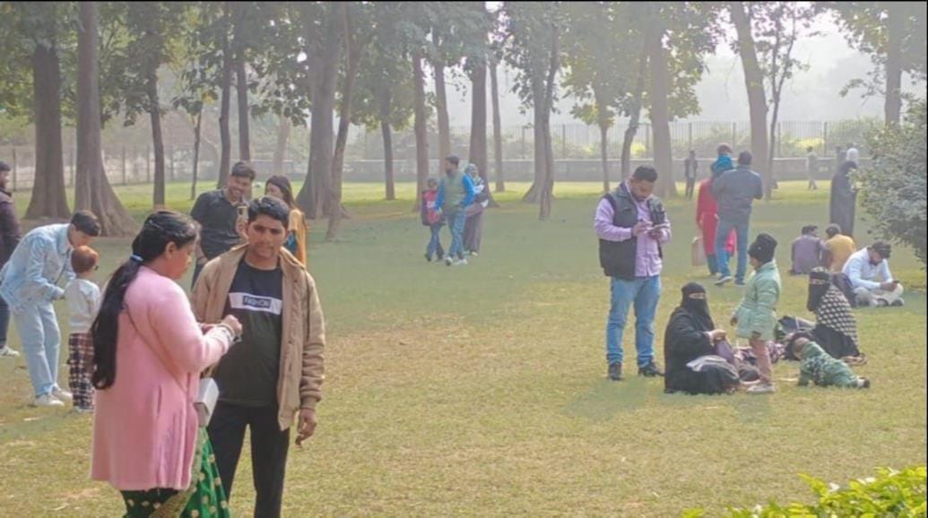 नववर्ष पर मां कामाख्या की दर्शन के लिए लाइन में लगे श्रद्धालु। संवाद