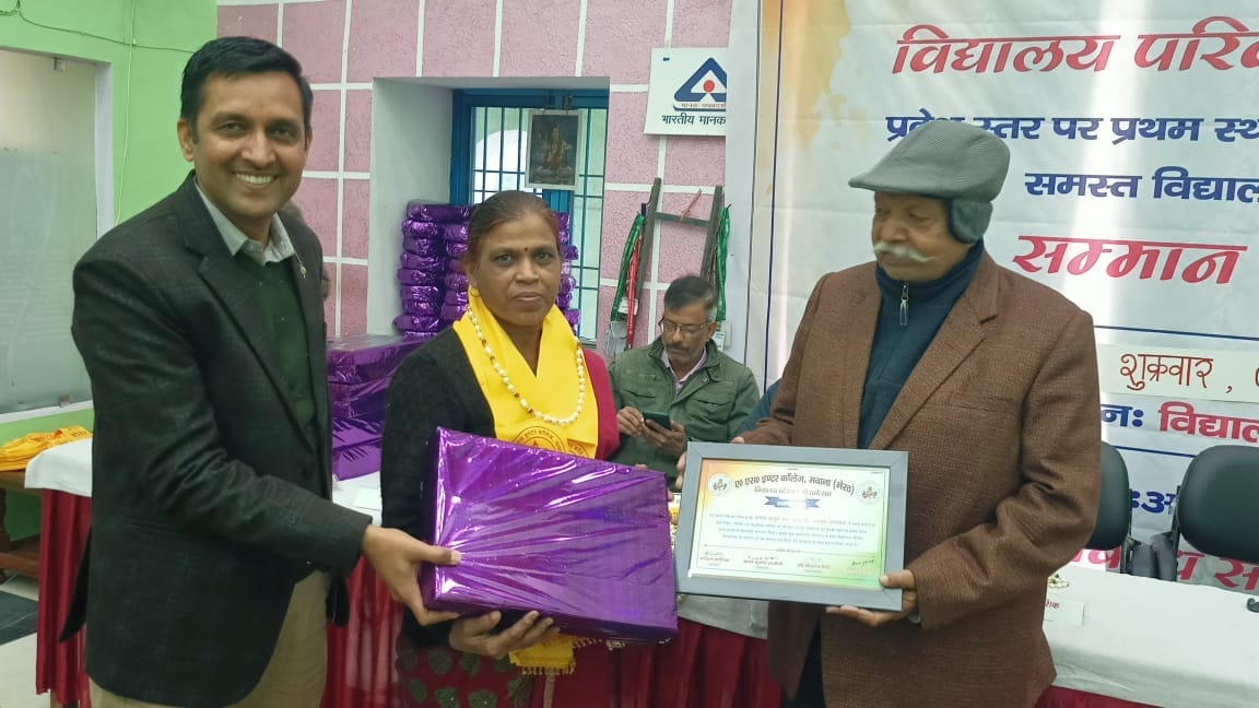 प्रदेश में प्रथम स्थान प्राप्त करने पर ए एस इंटर कालेज में आयोजित सम्मान समारोह में उपस्थित काल