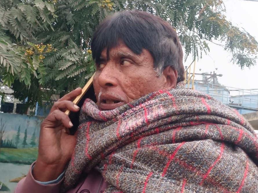 रोजा में हुए हादसे में क्षतिग्रस्त स्लीपर बस। स्रोत: जागरूक पाठक