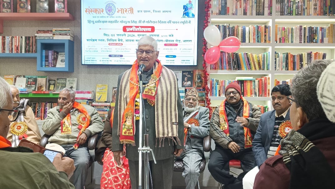 सुनारी चौराहे पर वीर गोकुला जाट को बलिदान दिवस श्रद्धांजलि अर्पित करती महापौर हेमलता दिवाकर और सुनारी चौराहे पर वीर गोकुला जाट को बलिदान दिवस श्रद्धांजलि अर्पित करती महापौर हेमलता दिवाकर और