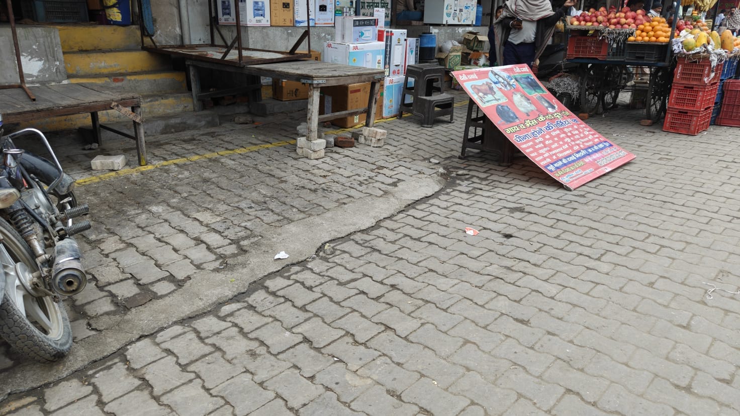 02jjrp03- बेरी के बाजार में दुकानदारों ने किया अतिक्रमण। संवाद 02jjrp03- बेरी के बाजार में दुकानदारों ने किया अतिक्रमण। संवाद