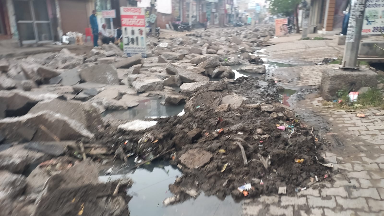 02jjrp06- पीडबल्यूडी बीएंडआर अधिकारियों से मिलकर आते व्यापारी। स्रोत-व्यापार मंडल 02jjrp06- पीडबल्यूडी बीएंडआर अधिकारियों से मिलकर आते व्यापारी। स्रोत-व्यापार मंडल
