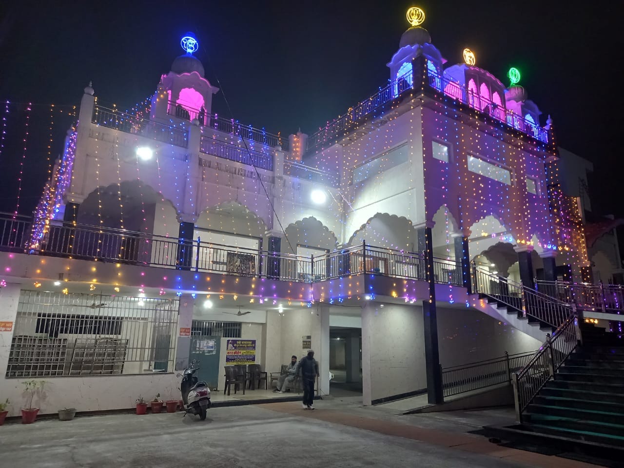 अंबाला छावनी के गोबिंद नगर गुरुद्वारा साहिब में की गई सजावट। संवाद अंबाला छावनी के गोबिंद नगर गुरुद्वारा साहिब में की गई सजावट। संवाद
