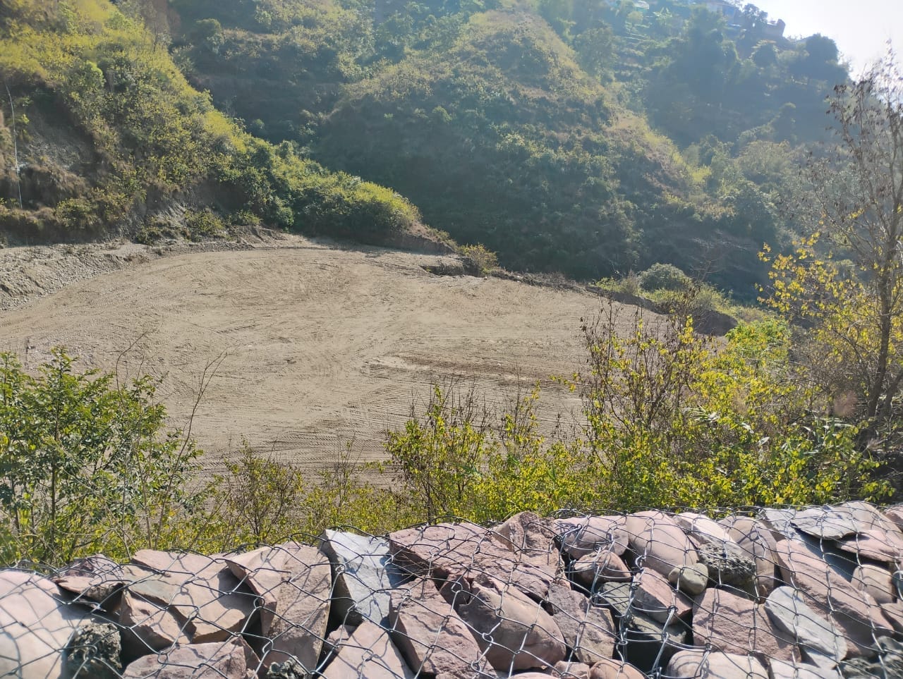 चमियाणा में अधर में रुका खेल मैदान का कार्य। संवाद