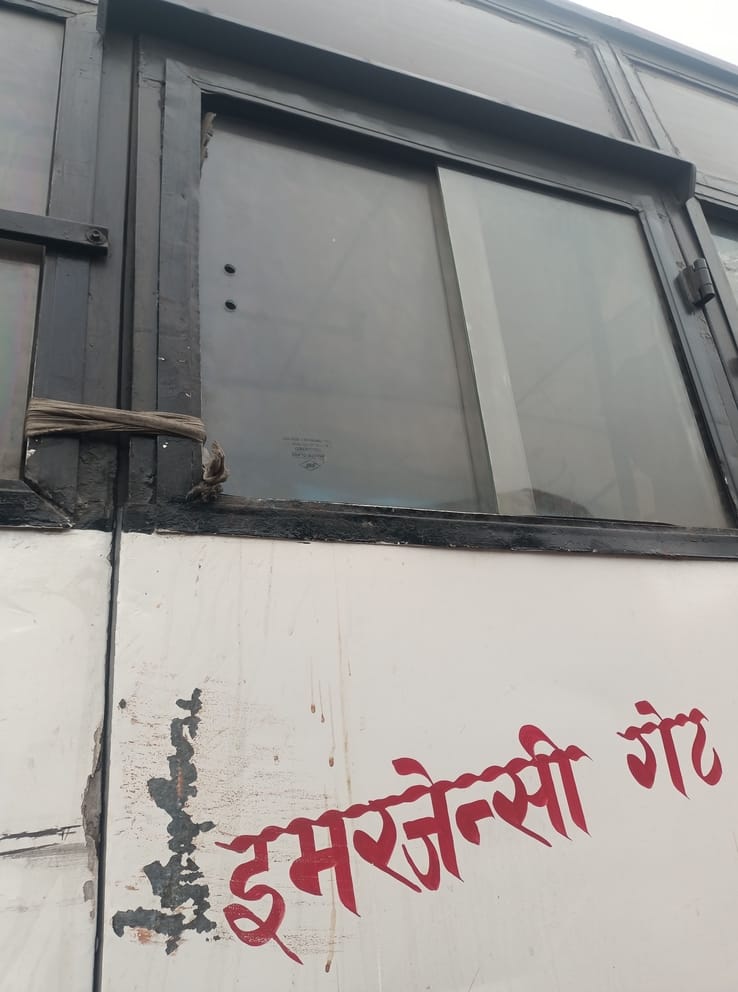 चारबाग डिपो पर बसों का हाल। 