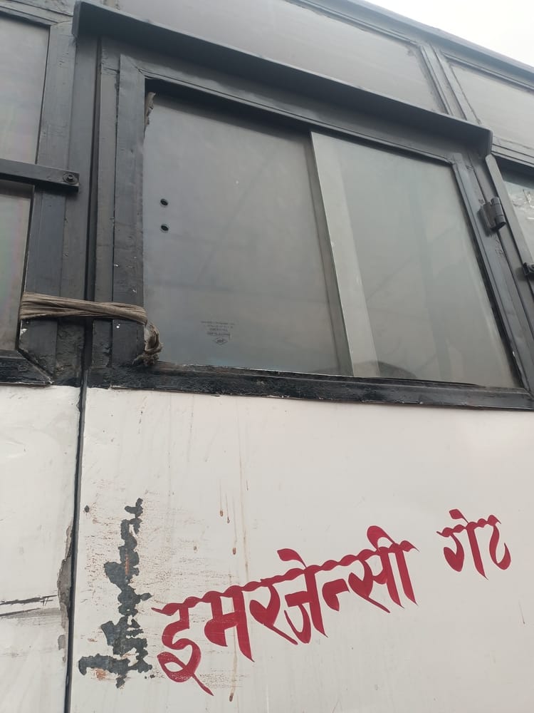 चारबाग डिपो पर बसों का हाल। 
