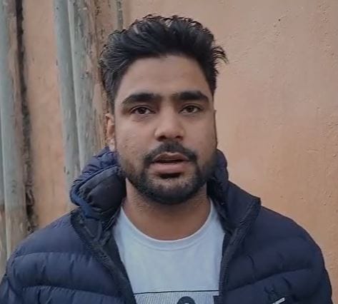 फोटो :19 : सोनीपत के पीएम आवास योजना के तहत मिले फ्लैट की जर्जर दीवार। संवाद फोटो :19 : सोनीपत के पीएम आवास योजना के तहत मिले फ्लैट की जर्जर दीवार। संवाद