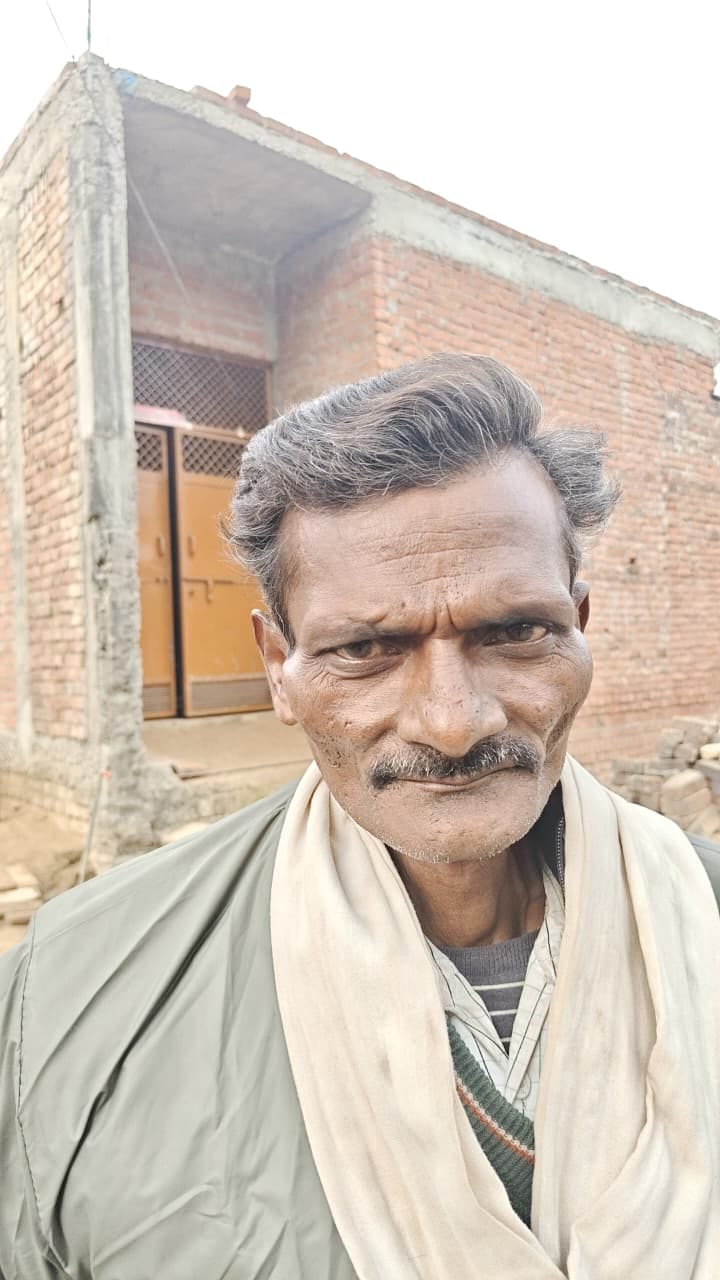फोटो-5- पुर्वा फकीरे में कच्चे रास्ते पर बहता घरों का गंदा पानी। संवाद फोटो-5- पुर्वा फकीरे में कच्चे रास्ते पर बहता घरों का गंदा पानी। संवाद