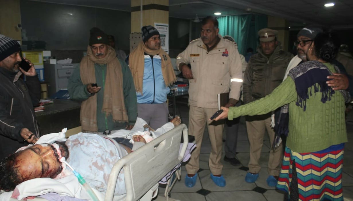 मेरठ..कंवलजीत..लोकप्रिय अस्पताल में दो मंजिल की बिल्डिंग के बाथरूम का शीशा तोड़कर मरीज ने कूदकर 