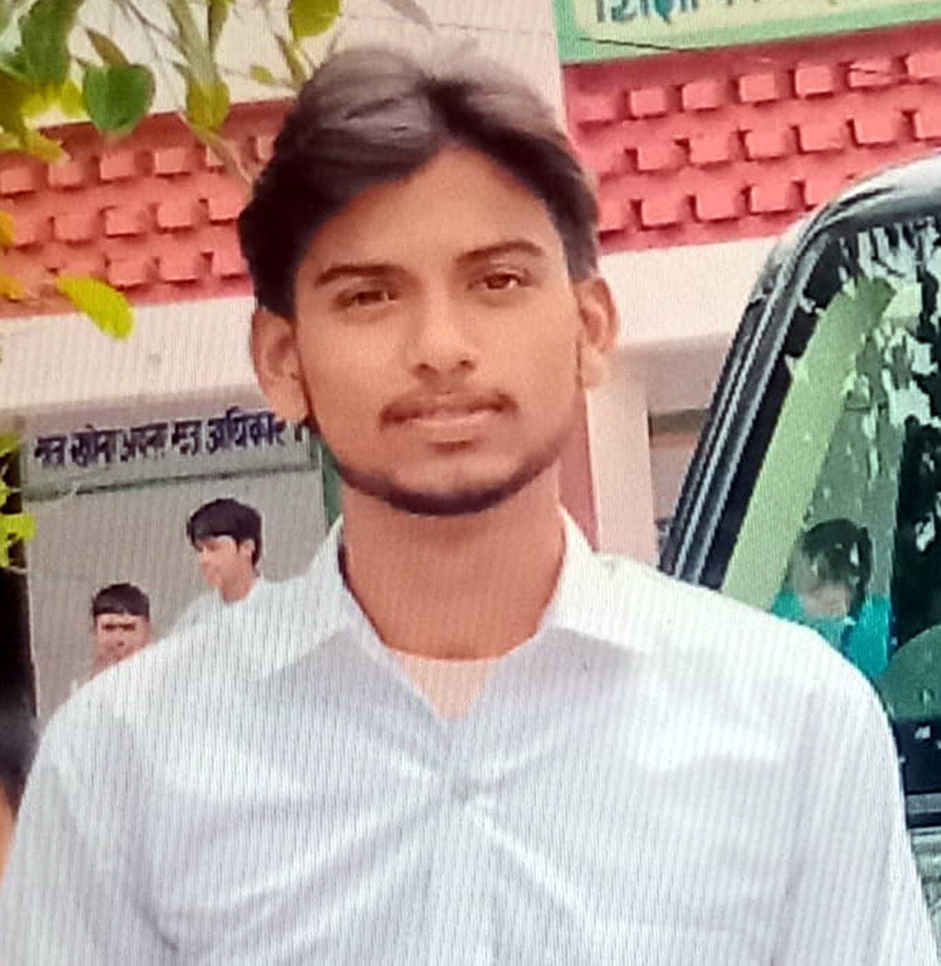 मृतक कर्ण का फाइल फोटो मृतक कर्ण का फाइल फोटो