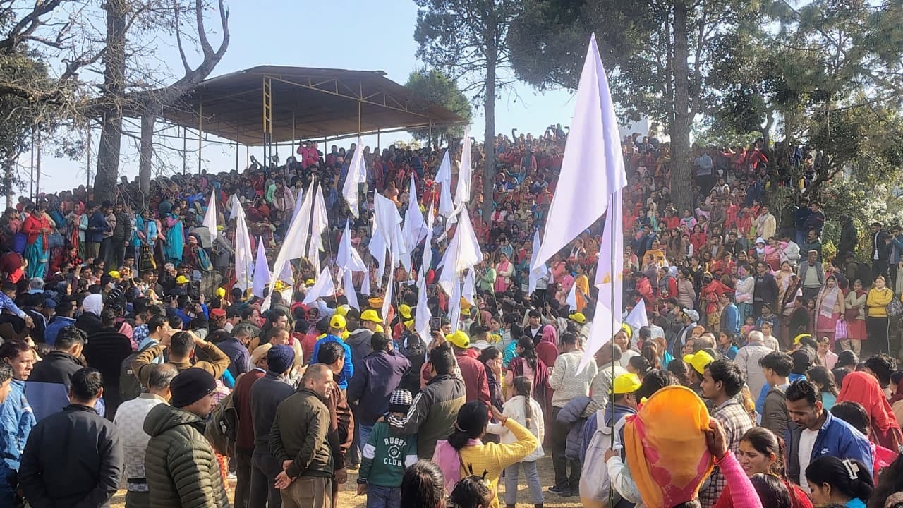पौड़ी में घंटाकर्ण घंडियाल मंदिर में अपने अराध्यदेव के दर्शनों को लगी श्रद्धालुओं की भीड़- संवा