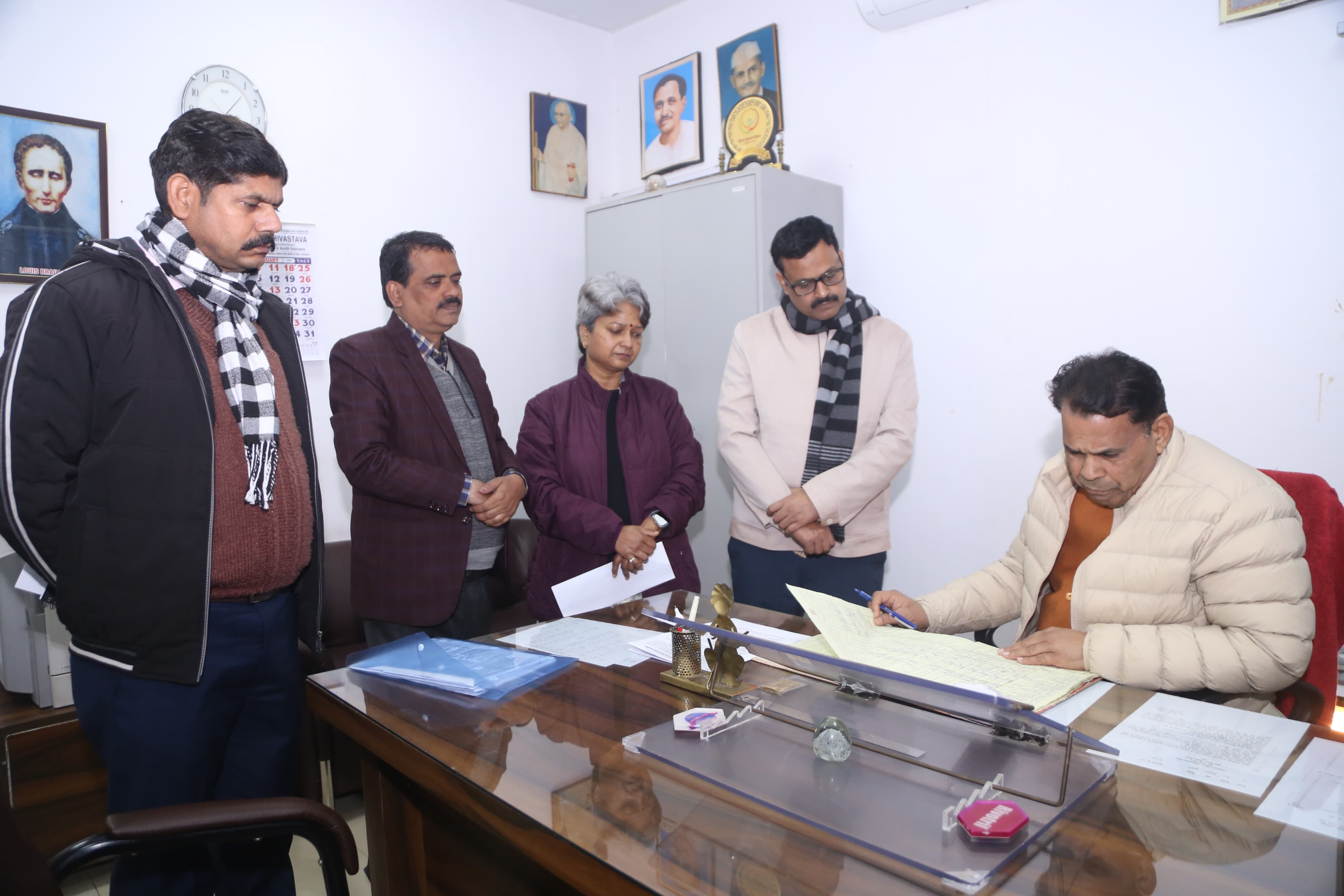 राज्य मंत्री नरेंद्र कश्यप ने राजकीय दृष्टिबाधित इंटर कॉलेज का किया निरीक्षण। स्रोत ः संस्थान