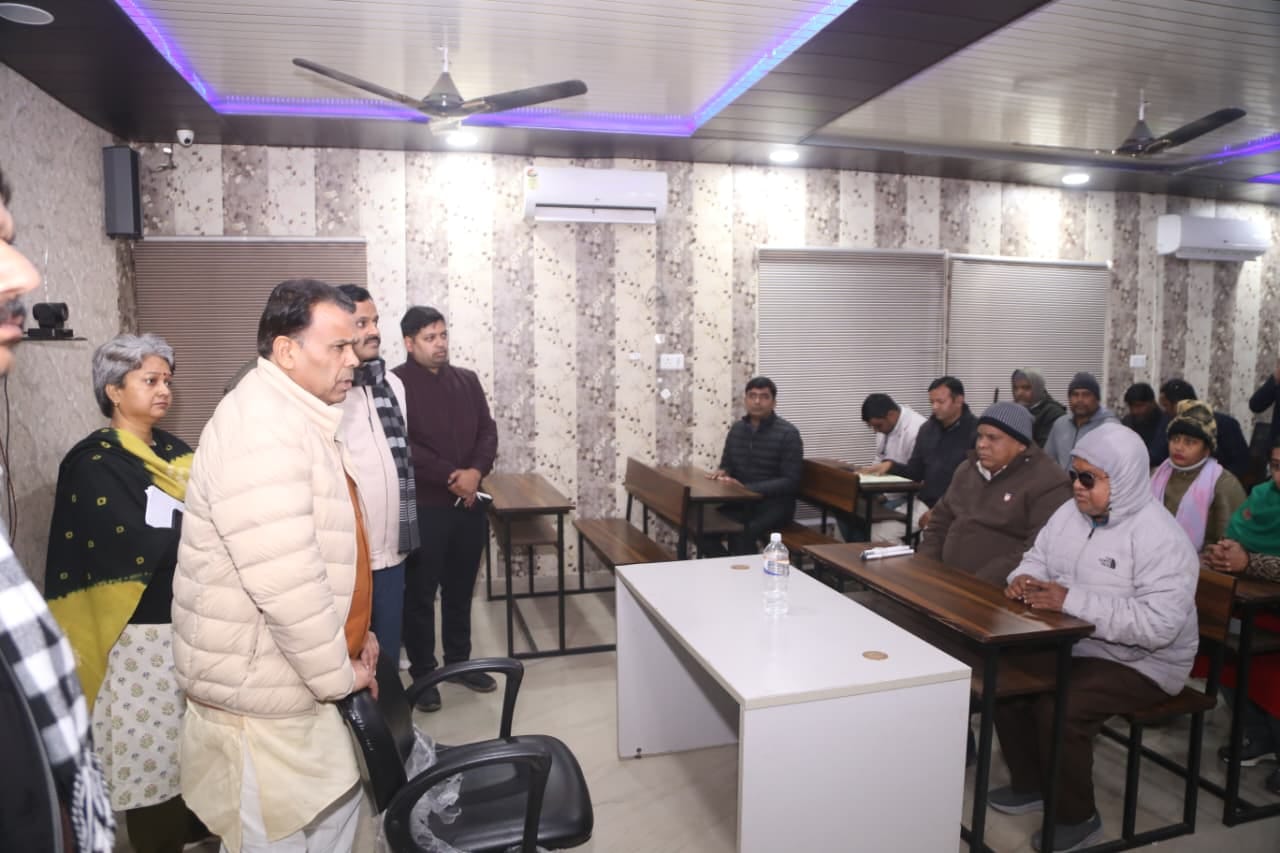 राज्य मंत्री नरेंद्र कश्यप ने राजकीय दृष्टिबाधित इंटर कॉलेज का किया निरीक्षण। स्रोत ः संस्थान