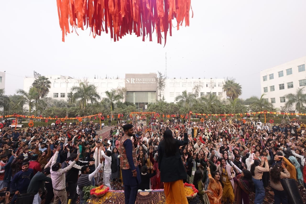 बीकेटी स्थित एसआर ग्रुप ऑफ इंस्टीट्यूशन में आयोजित भजन जैमिंग में पांच हजार से अधिक लोगों ने सन बीकेटी स्थित एसआर ग्रुप ऑफ इंस्टीट्यूशन में आयोजित भजन जैमिंग में पांच हजार से अधिक लोगों ने सन