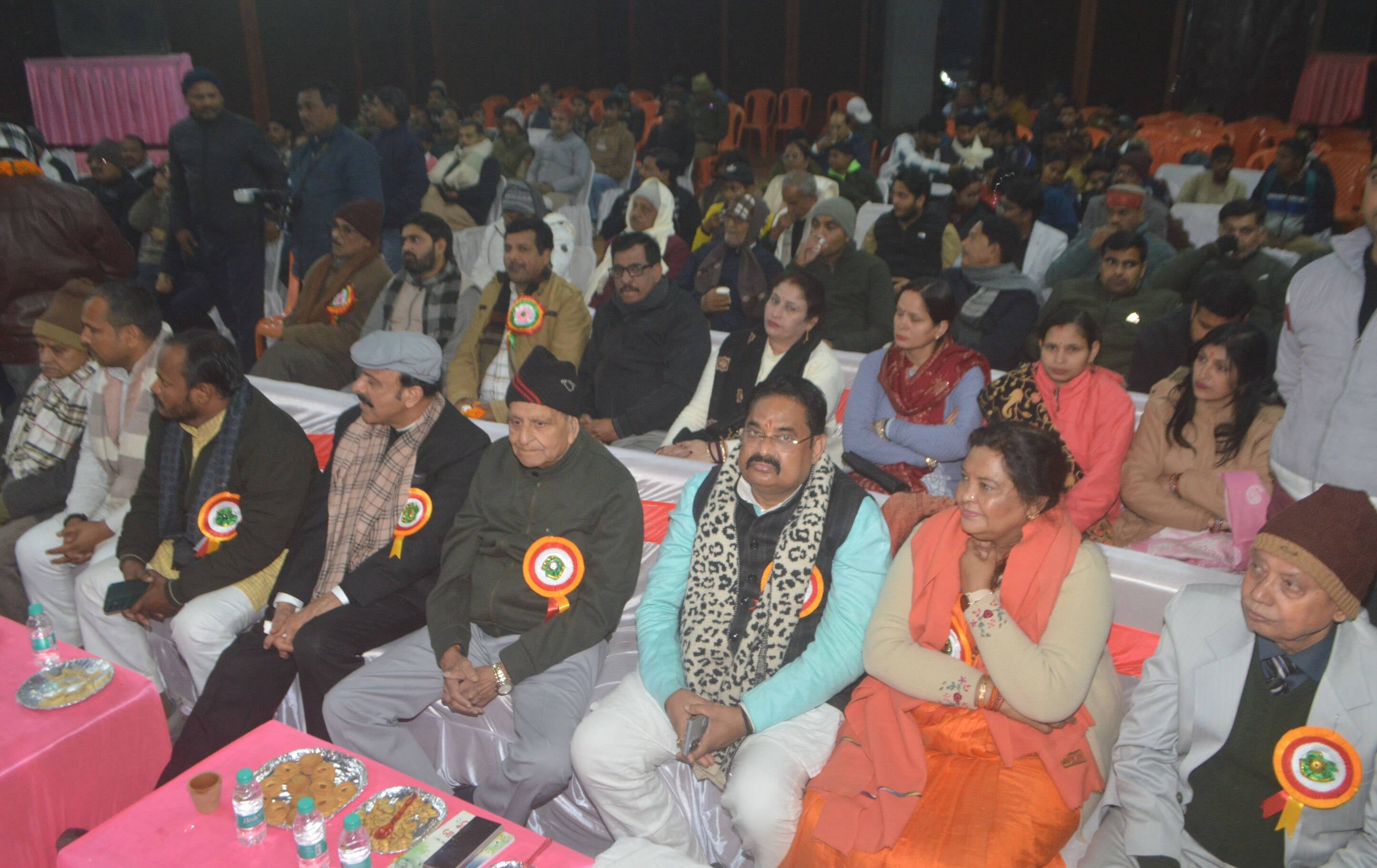 फोटो-03- आरआर इंटर कॉलेज में कवि सम्मेलन में कविता पाठ करते कवि प्रदीप कुमार मौजूद अन्य। संवाद फोटो-03- आरआर इंटर कॉलेज में कवि सम्मेलन में कविता पाठ करते कवि प्रदीप कुमार मौजूद अन्य। संवाद
