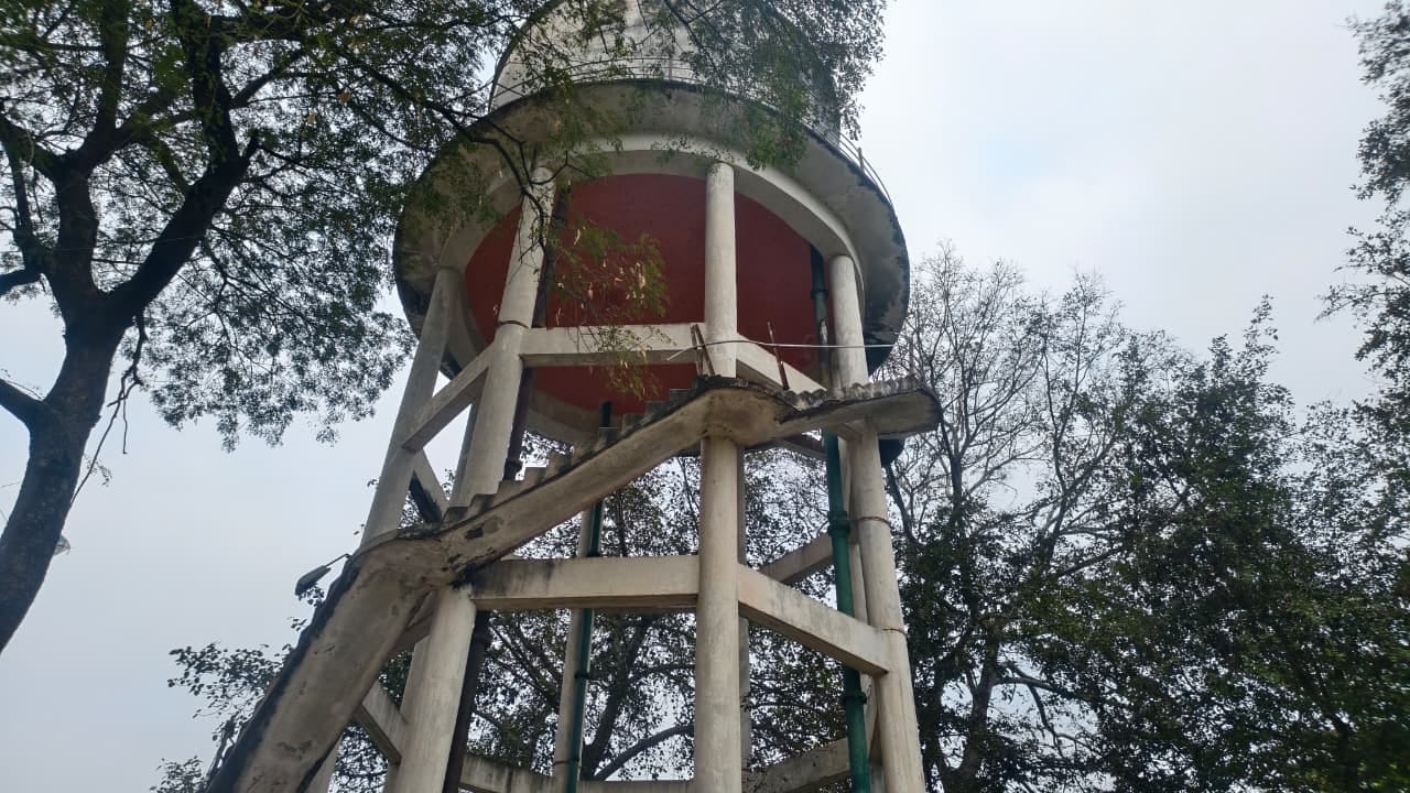 फोटो 03 एचएएमपी 18- जिला अस्पताल की छत पर रखी पानी की टंकी में अंकित सफाई की तिथि। संवाद फोटो 03 एचएएमपी 18- जिला अस्पताल की छत पर रखी पानी की टंकी में अंकित सफाई की तिथि। संवाद