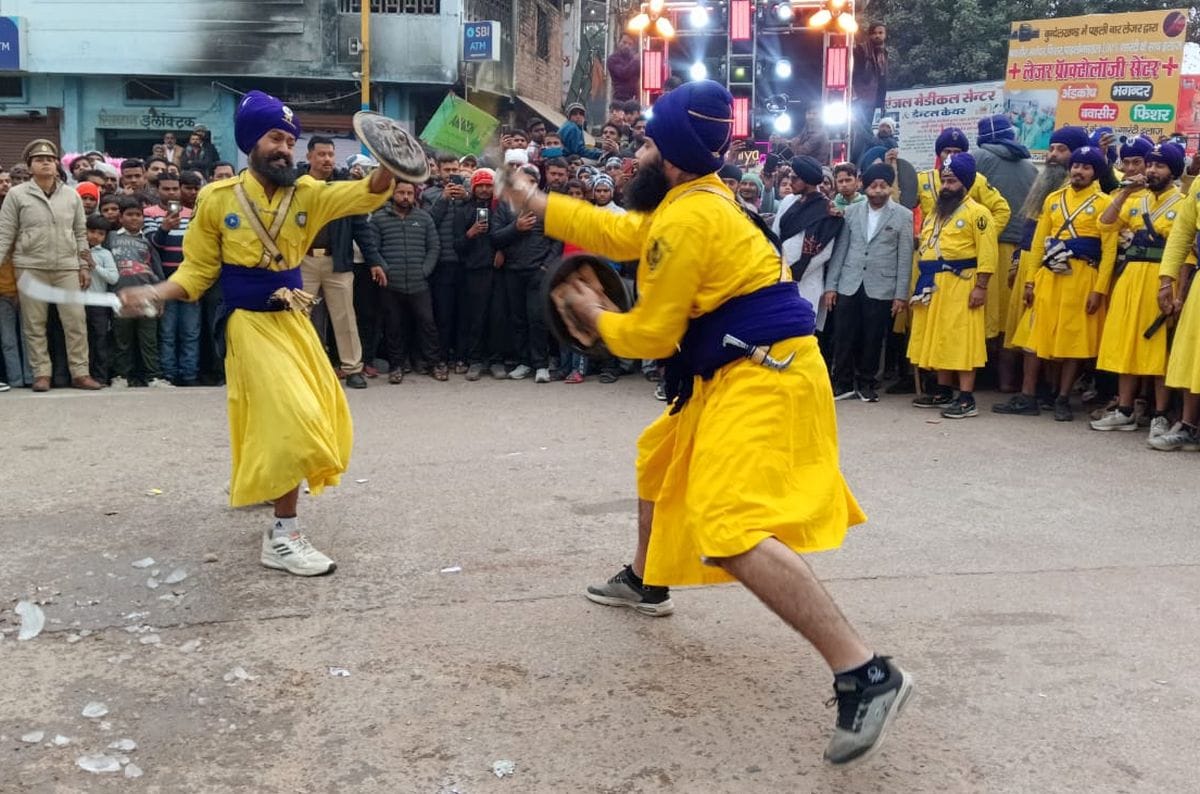 फोटो 03 एमएएचपी 03 परिचय-प्रकाशोत्सव पर्व पर निकली शोभायात्रा में शामिल पंचप्यारे। संवाद फोटो 03 एमएएचपी 03 परिचय-प्रकाशोत्सव पर्व पर निकली शोभायात्रा में शामिल पंचप्यारे। संवाद