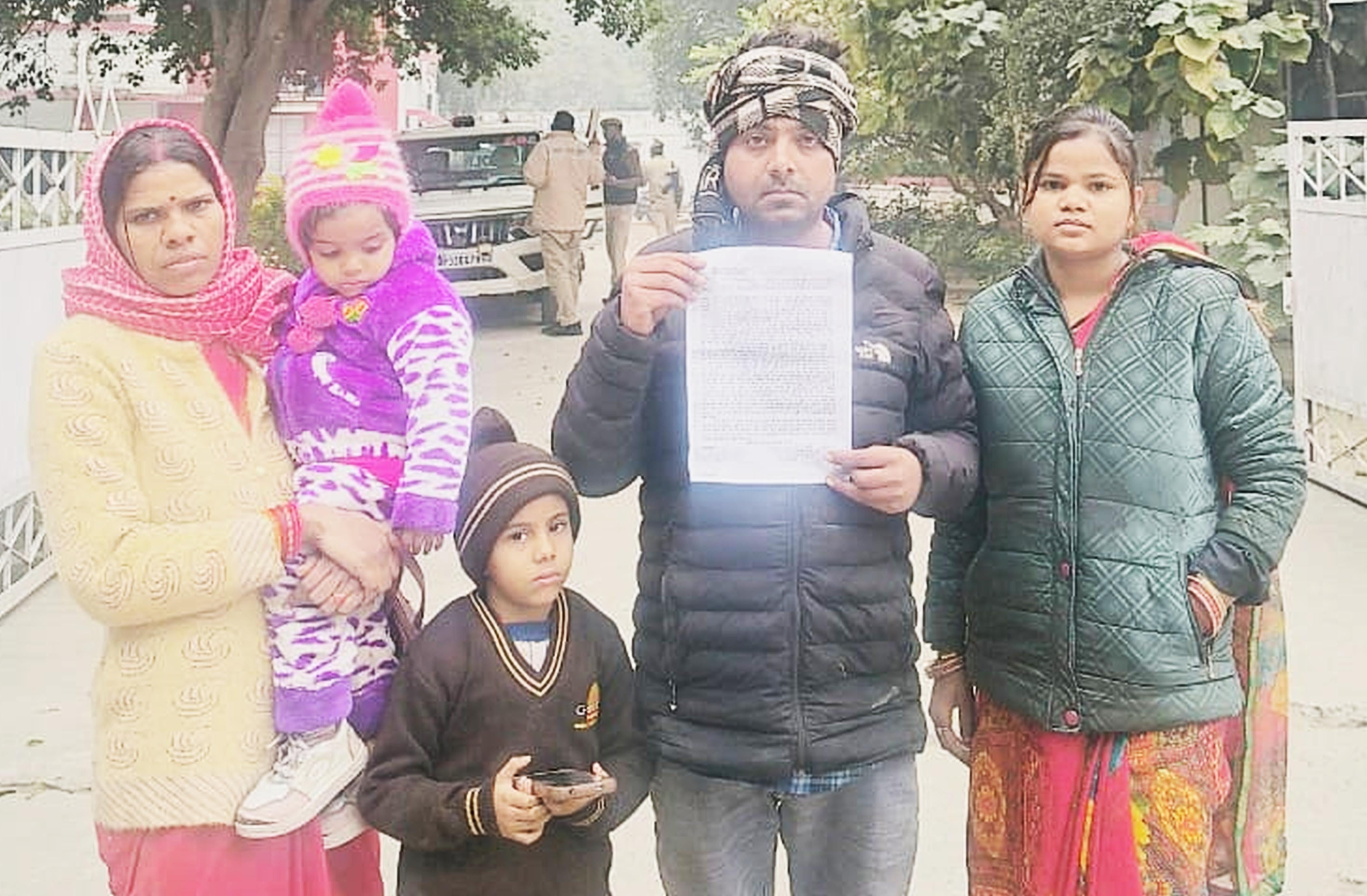फोटो-31-एसपी कार्यालय में शिकायत लेकर पहुंचे सराफा प्रमोद गुप्ता। स्रोत स्वयं फोटो-31-एसपी कार्यालय में शिकायत लेकर पहुंचे सराफा प्रमोद गुप्ता। स्रोत स्वयं
