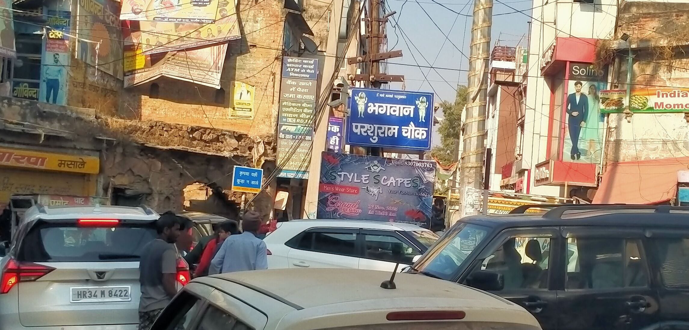 फोटो संख्या:64- बस स्टैंड के सामने लगे कैमरे---संवाद