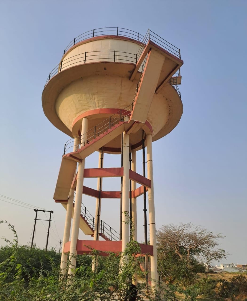 इरादतनगर में बनी पानी की टंकी