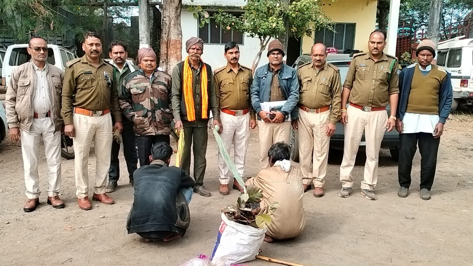 जंगल में शिकारियों का आतंक, नीलगाय का शिकार