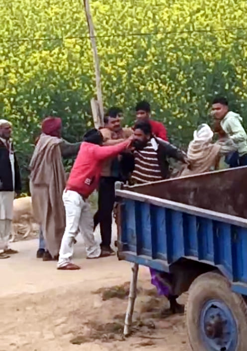 जैतपुर के गढ़ी बरौली में वायरल वीडियो का ग्रैब