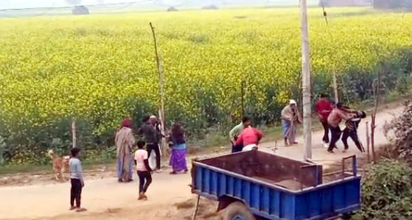 जैतपुर के गढ़ी बरौली में वायरल वीडियो का ग्रैब