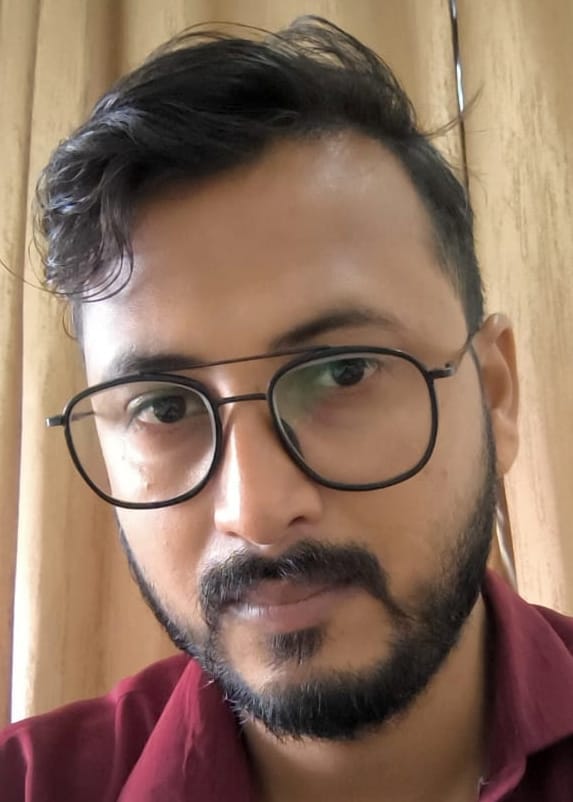 ककरा स्थित चार्जिंग स्टेशन पर विद्युत कनेक्शन नहीं होने से बंद पड़ी मशीनें। स्रोत:निगम
