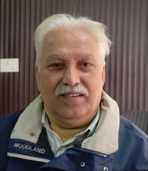 कुरुक्षेत्र। सेक्टर 17 आरडब्ल्यूए के पूर्व प्रधान राजेश्वर गोयल चर्चा करते हुए। संवाद