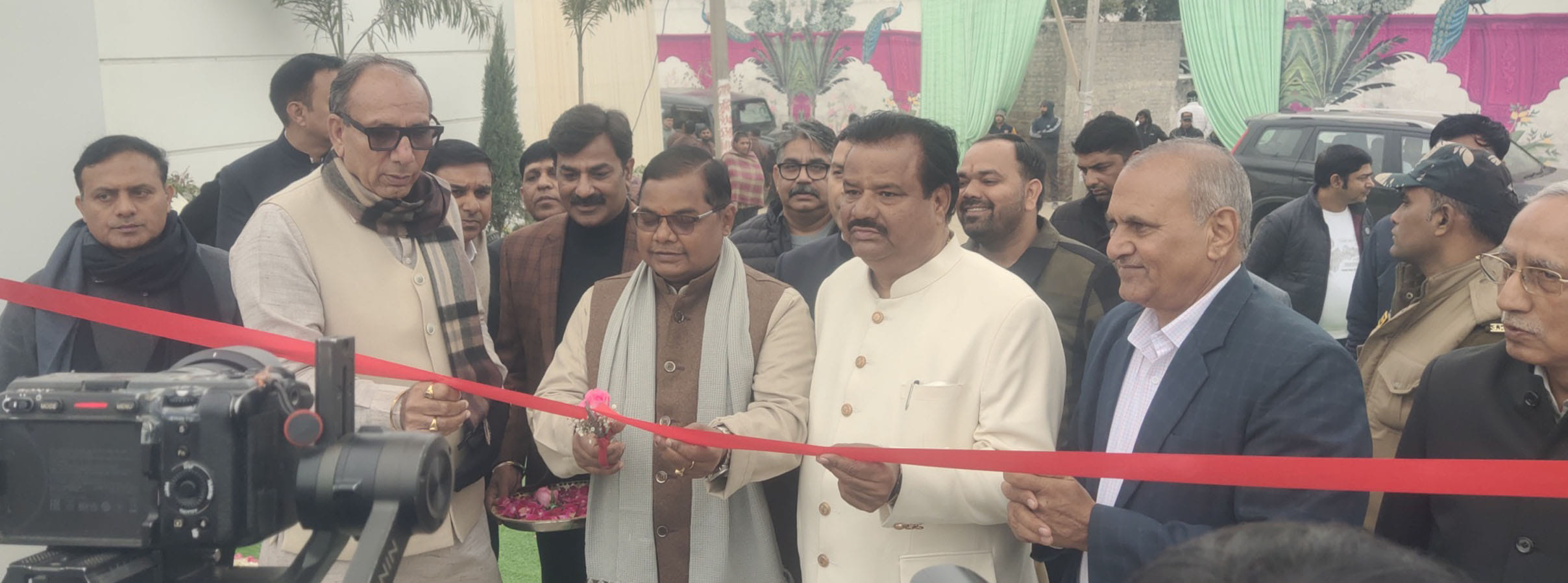 कार्यक्रम में रिबन काटते मुख्यातिथि व अन्य। संवाद कार्यक्रम में रिबन काटते मुख्यातिथि व अन्य। संवाद