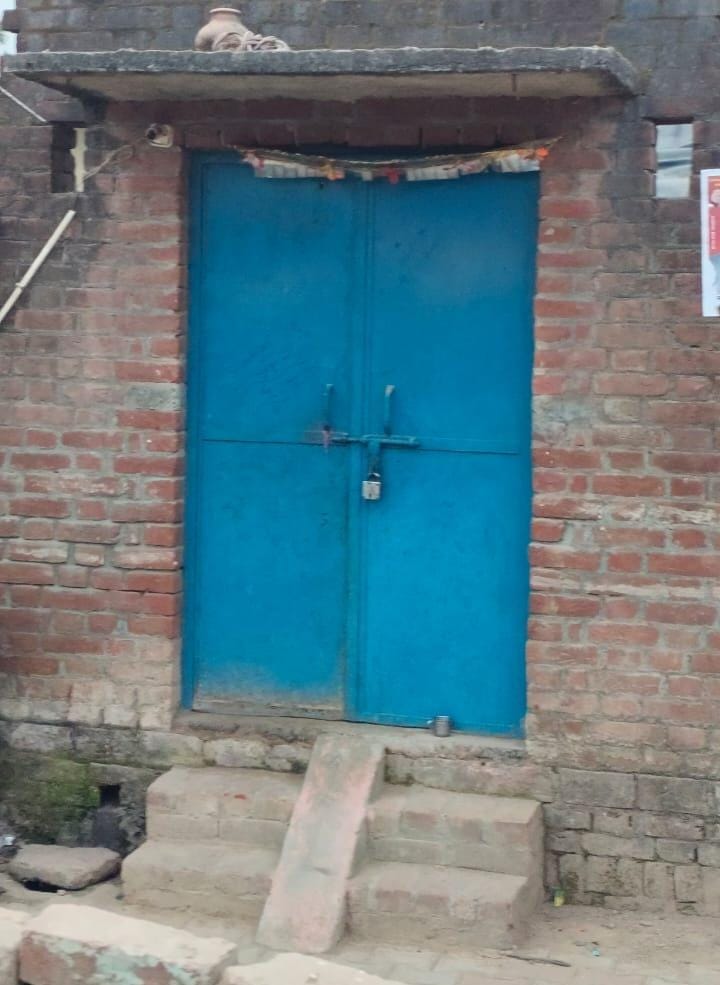 कांट के सिमराखेड़ा गांव की सड़कों पर पसरा सन्नाटा। स्रोत: जागरूक पाठक