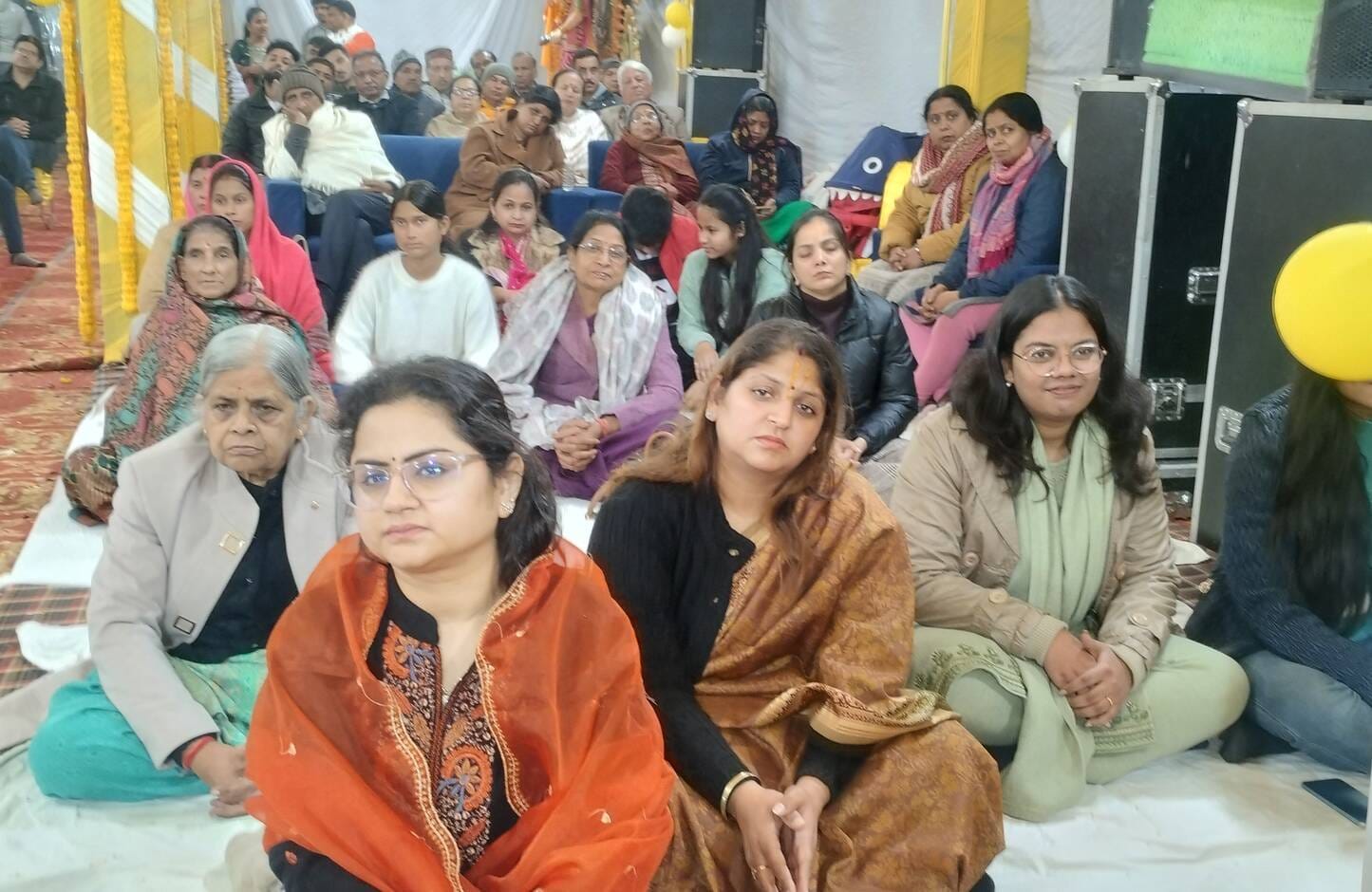 लालपुल से कारगी चौक की ओर जाने वाले मार्ग पर आयोजित श्रीमद्भागवत कथा के दौरान श्रीकृष्ण बने बाल लालपुल से कारगी चौक की ओर जाने वाले मार्ग पर आयोजित श्रीमद्भागवत कथा के दौरान श्रीकृष्ण बने बाल